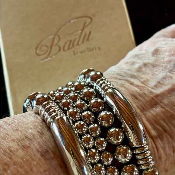 ⭐️Badu Chunky Curved 5 Piece Stacking Plated Bead Ball Stretchable Bracelets⭐️ - Picture 2 of 4
